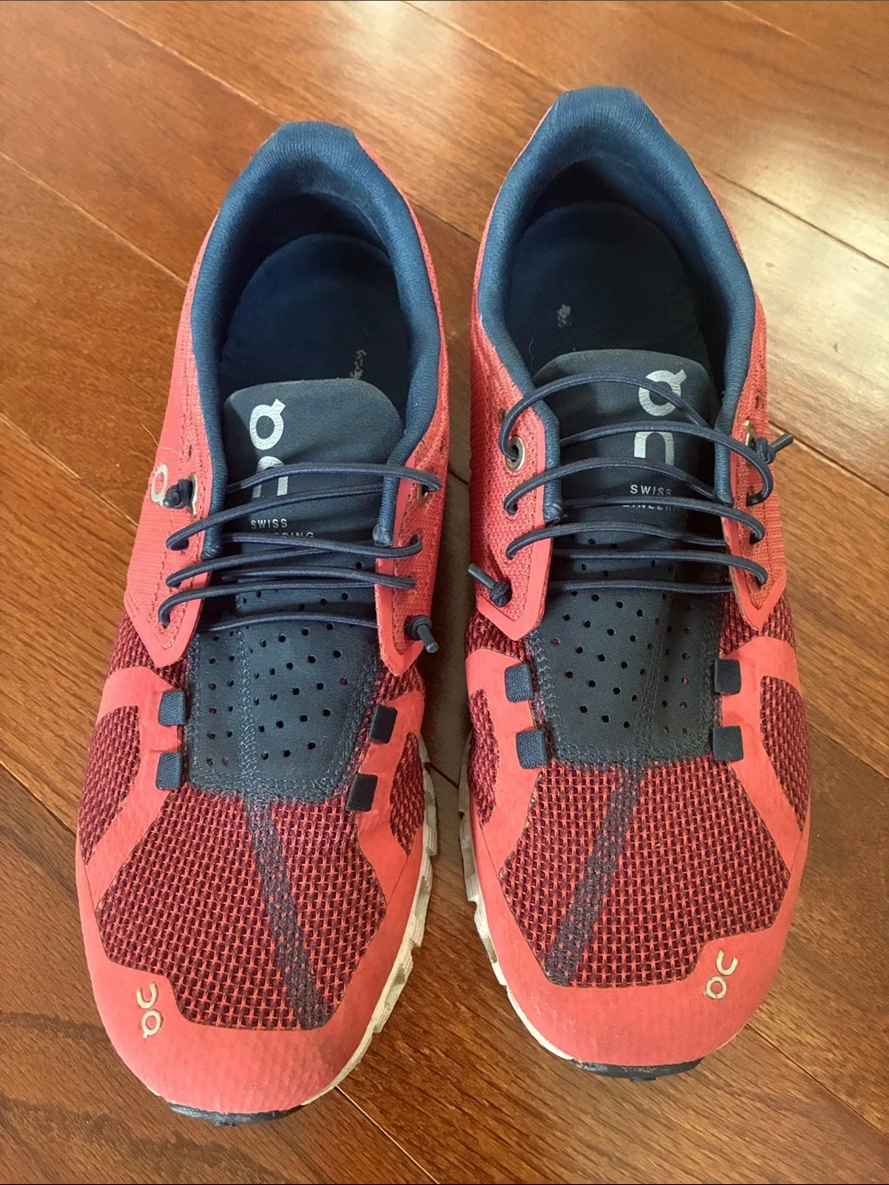 On Cloud sneakers - Picture 1 of 6